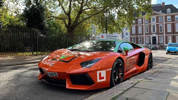 Masina-scoala Lamborghini