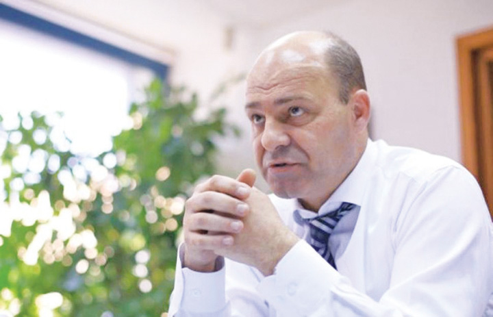 Voicule, mai scoti gastile in strada?