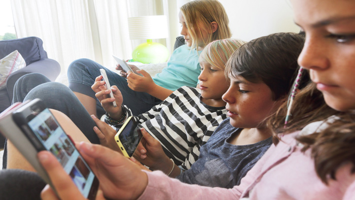 Device-urile mobile modifica creierele copiilor
