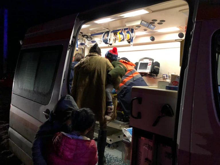 32 de oameni, evacuati din cauza unui incendiu intr-un bloc din Botosani (FOTO)