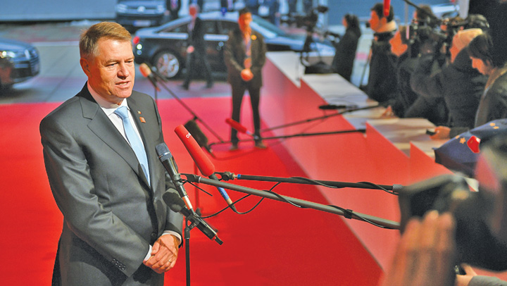 Iohannis isi face vacanta la Palatul Victoria