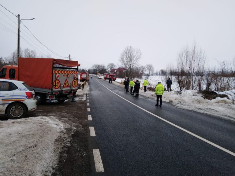 Accident grav de microbuz, soldat cu decesul unui om si ranirea altor cinci