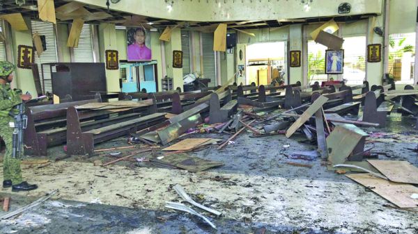 Atentat in catedrala: 27 de morti şi 77 de raniti
