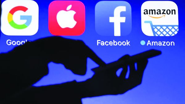 Franta va taxa gigantii digitali