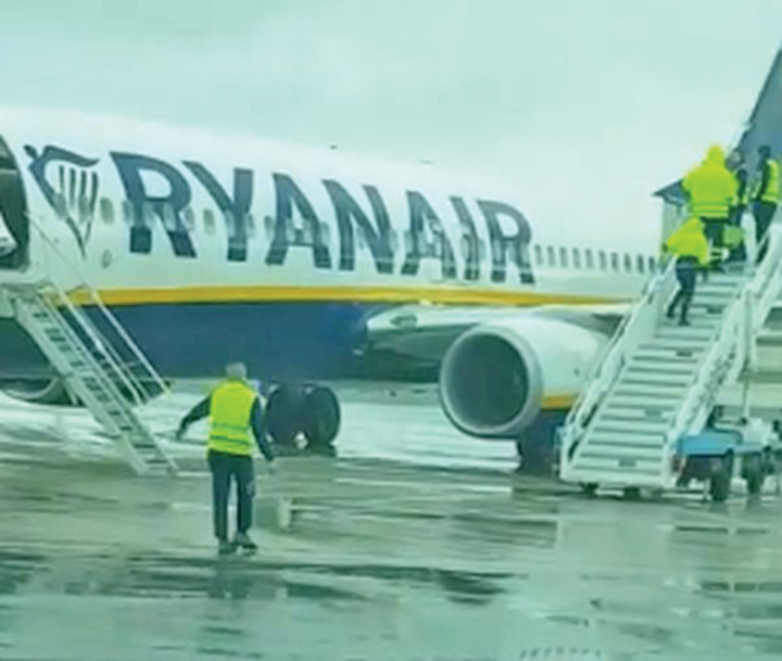 Galetile cu apa, arma secreta a Ryanair