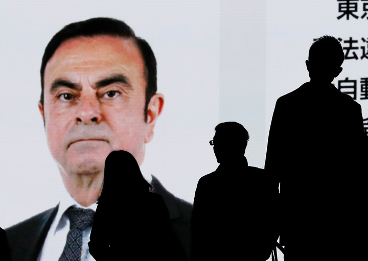 Carlos Ghosn schimba catusele cu bratara electronica