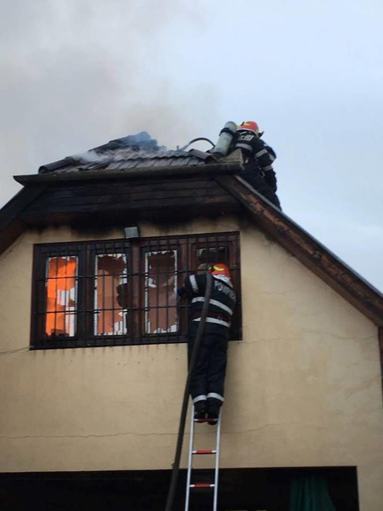 Incendiu la un centru pentru copii cu dizabilitati din Oradea (VIDEO)
