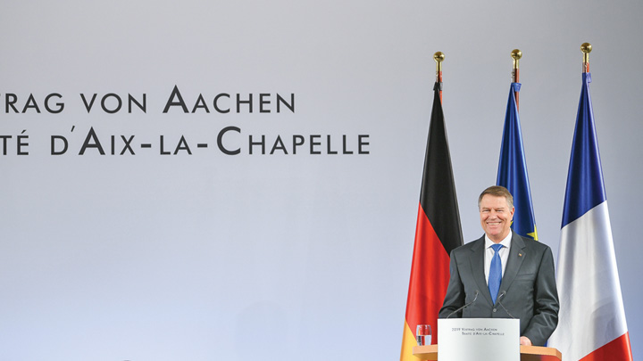 Iohannis nu scapa nicio ocazie sa muste Romania de fund
