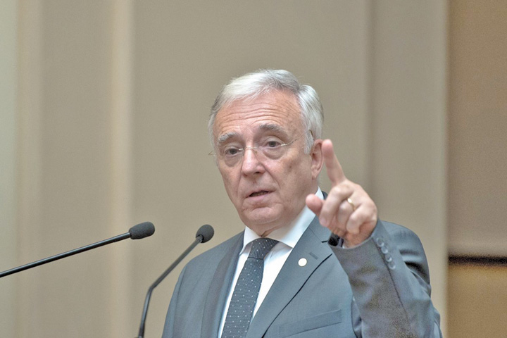 Sforarul Isarescu risca „all-in” in razboiul cu PSD