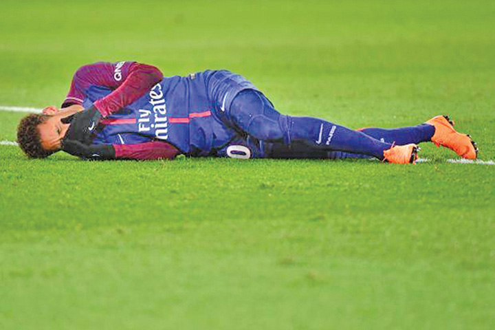 Pe Neymar il doare-n degetul mic