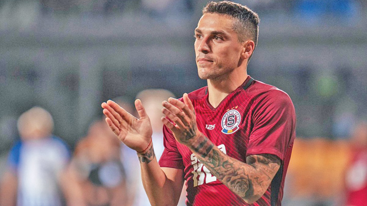 Romanul a inventat si turismul de lux in fotbal