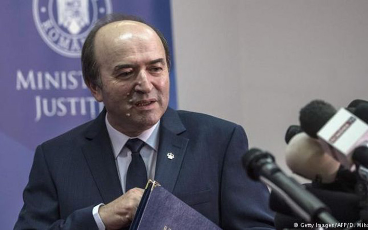 Toader  + #rezist = ”love” mult