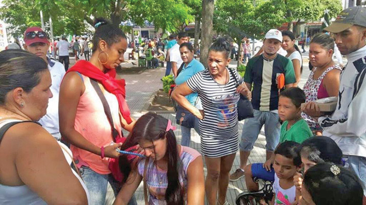 Femeile din Venezuela isi vand parul pentru mancare