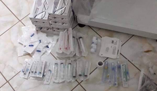 Suspectata ca ar fi facut injectari de acid hialuronic fara a avea calitatea de medic. Cazul, la Oradea