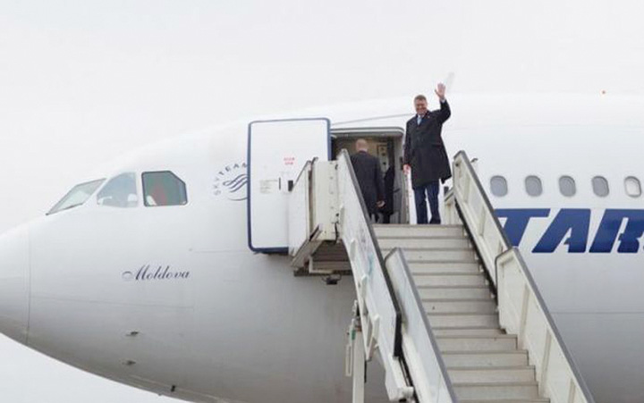 Pretul lui Klaus : un ”Air Force One”!