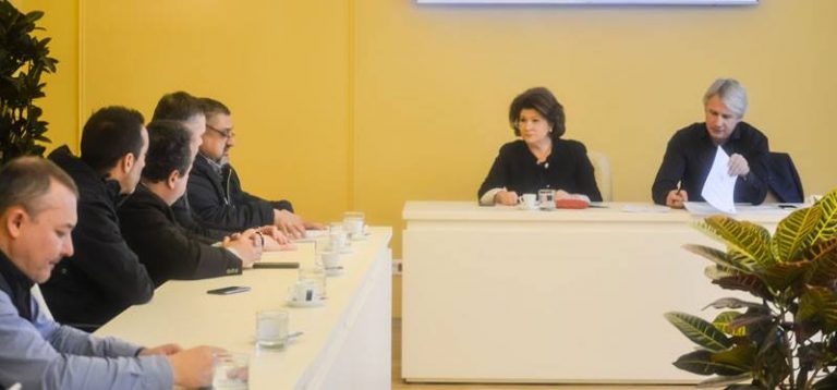 Protestul taximetristilor. Doi ministri, discutii cu oficialii COTAR. Ce s-a anuntat