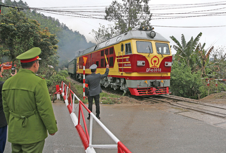 The train which transported North Korea's leader Kim Jong Un to Vietnam leaves Dong Dang railway station, Vietnam - Ziarul National