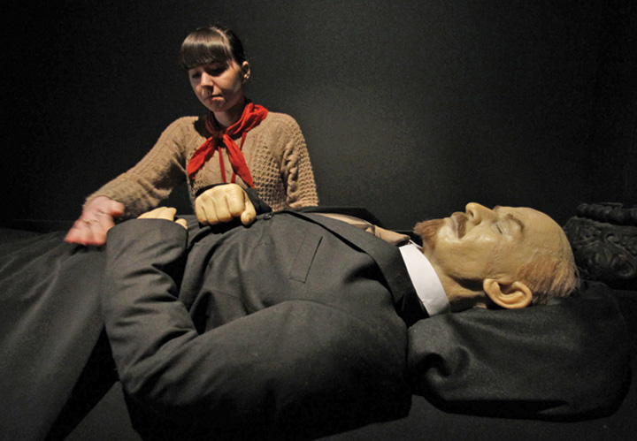 Mumia lui Lenin intra in „reparatii”
