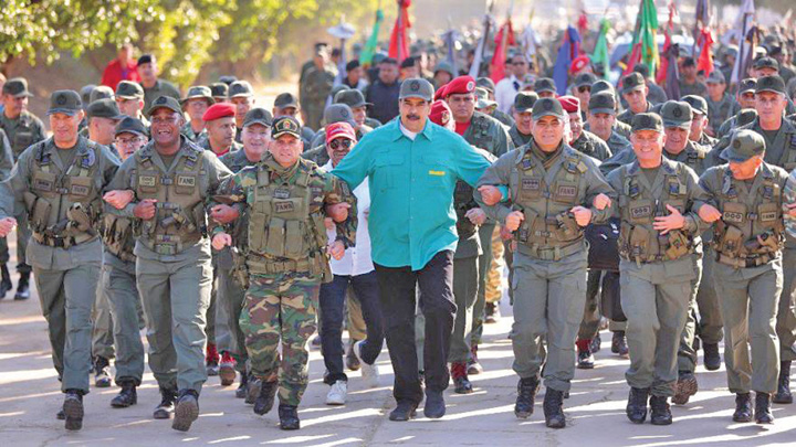 Maduro isi arata muschii