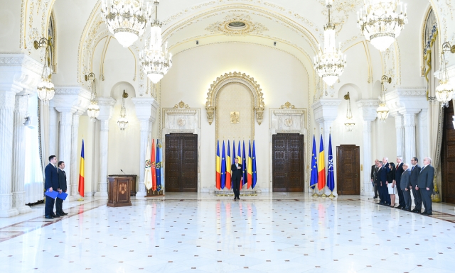 Noii ministri, la Cotroceni. Daniel Suciu si Razvan Cuc au depus juramantul