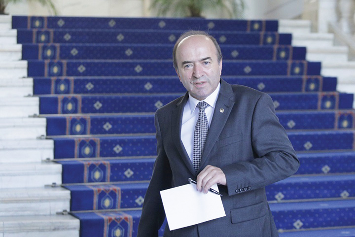 Toader isi reia prerogativele de rector, la Iasi