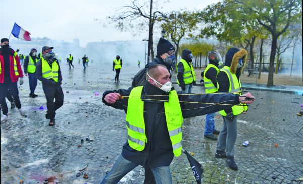 Vestele Galbene dau foc Frantei