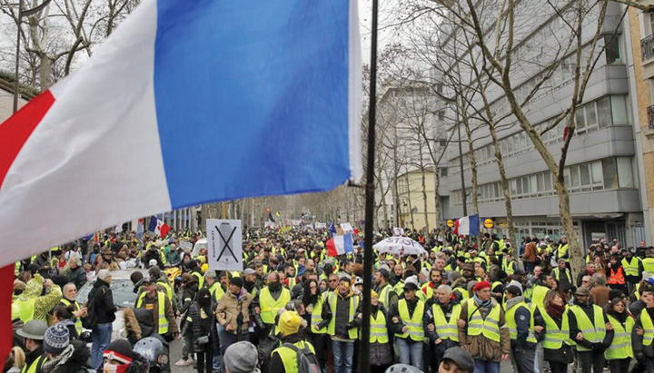 Vestele galbene si sindicalistii  intra in greva nationala