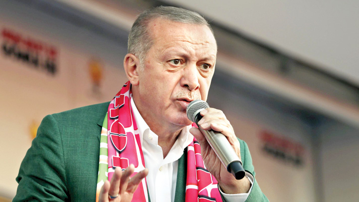 Erdogan isi pune lumea in cap