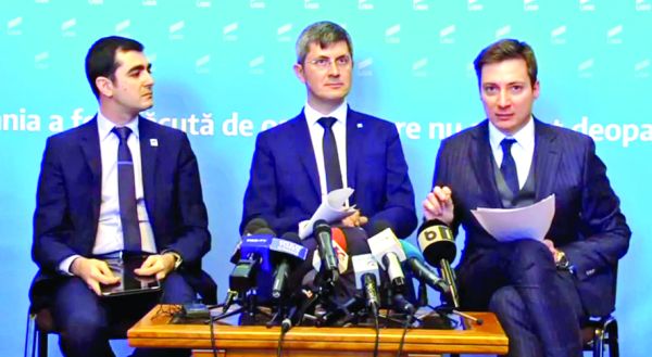 Useristii, mai comunisti decat comunistii