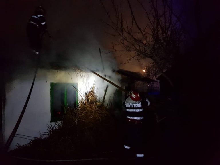 Incendiu violent. Femeie dusa la spital cu arsuri pe aproape 90% din corp