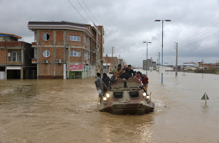 Vremea a luat-o razna: inundatii in Iran