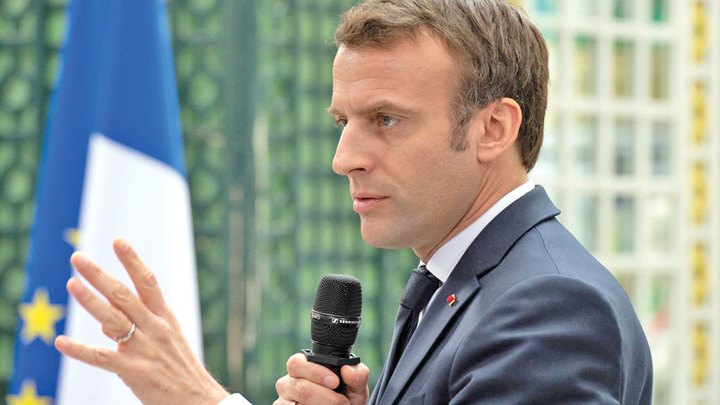 Macron, joc de glezne cu Italia