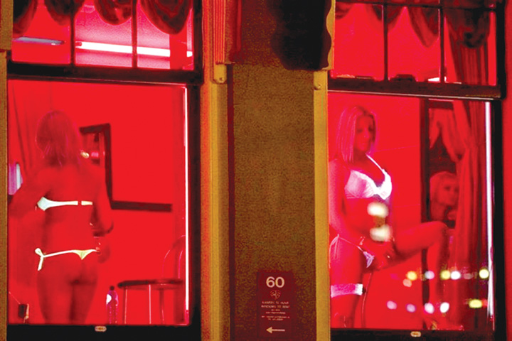 Olanda: turistii nu se mai pot holba la prostituate