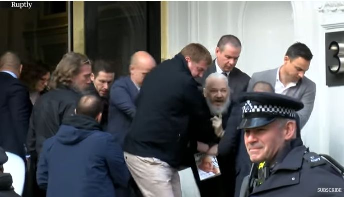 Co-fondatorul Wikileaks, Julian Assange, arestat la Londra (VIDEO)
