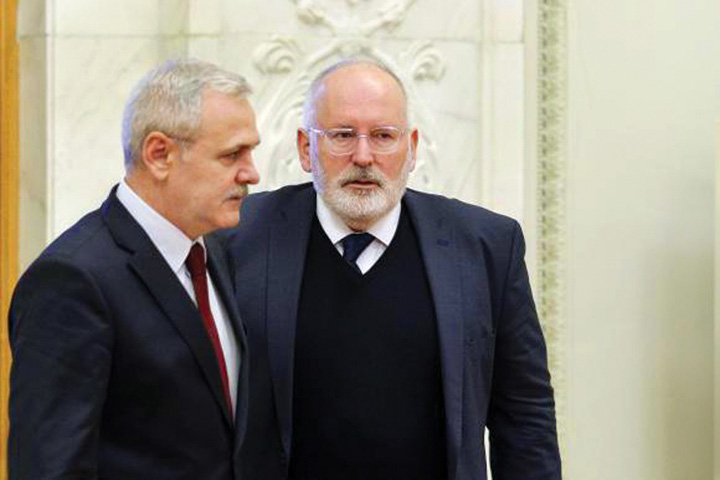 Dragnea i-arata pisica lui Timmermans!