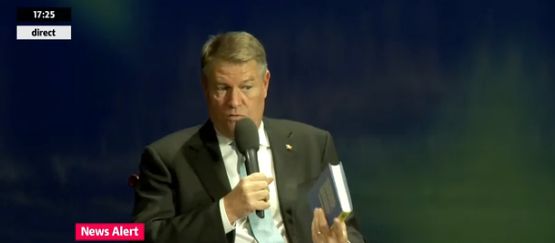 Iohannis si-a lansat a treia carte: n-am vrut sa fie nici pretioasa, nici pretentioasa