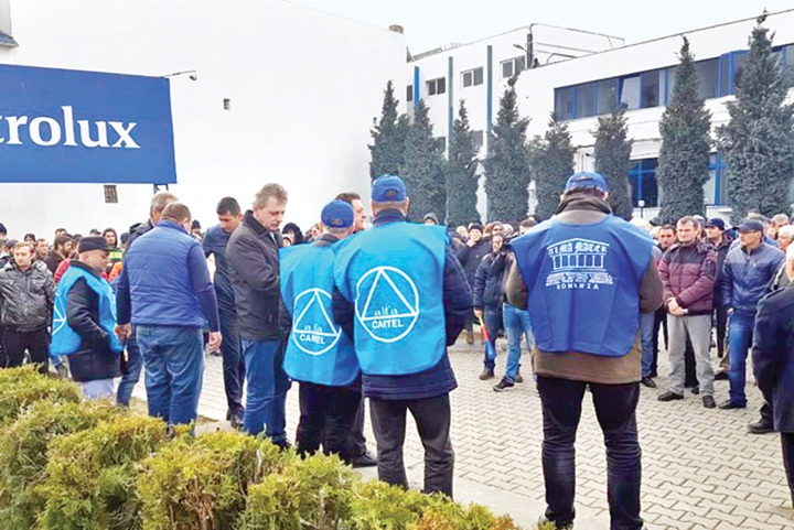 Grevistii de la Electrolux fac foamea