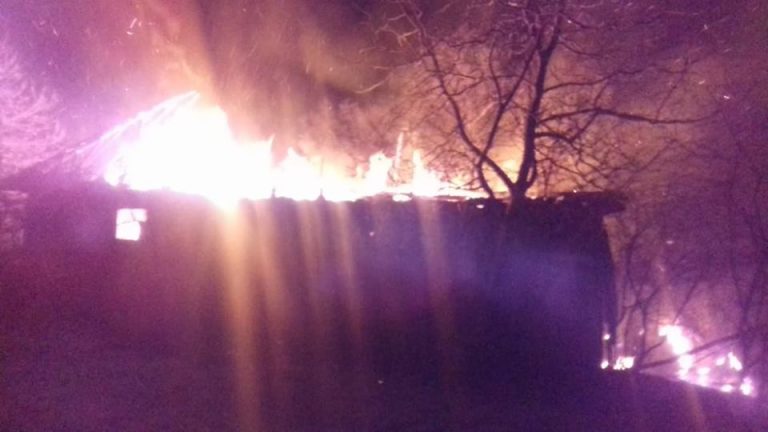 Sfarsit crunt pentru un barbat caruia i-a luat casa foc
