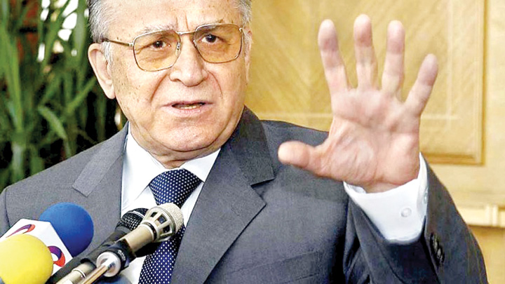 Ion Iliescu, plangere penala impotriva lui Augustin Lazar