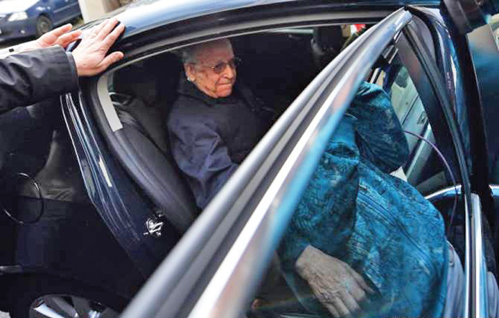Ion Iliescu, internat de urgenta