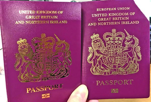 Brexit: pasapoarte fara „Uniunea Europeana”