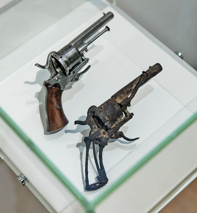 Pistolul lui Van Gogh, licitat la Paris
