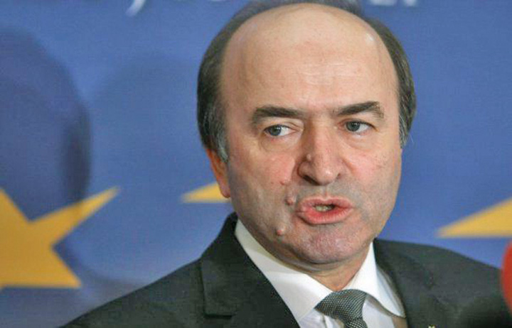 Tudorel Toader s-a imbolnavit de Augustin Lazar