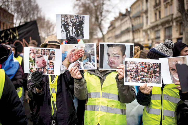 Bilant: 24 de “veste galbene” au ramas fara un ochi