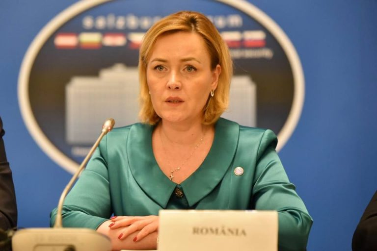Carmen Dan ii raspunde presedintelui, spunand ca nu demisioneaza „nici imediat, nici imediat”