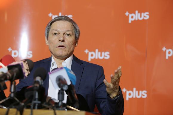 Cioloș a lăsat absolutul pentru politică. Oare de ce?