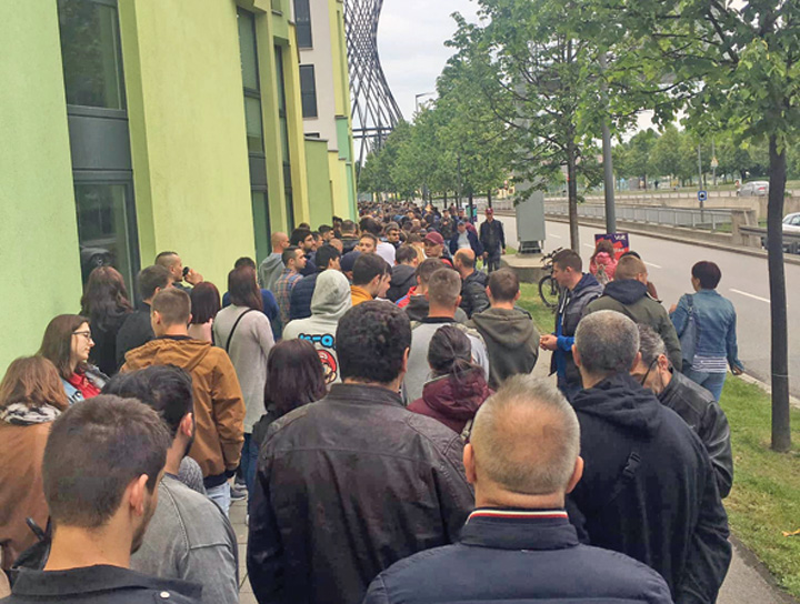 Cozile la sectiile de votare din Diaspora – problema reala sau trambulina electorala?