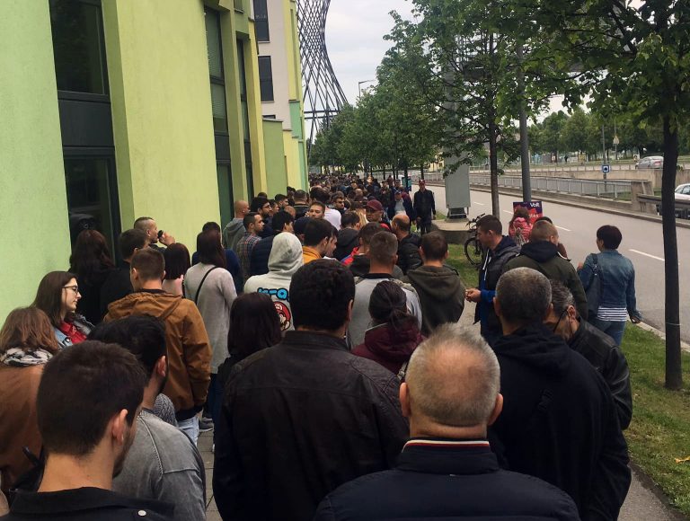 Cozile la secțiile de votare din Diaspora – problemă reală sau trambulină electorală?