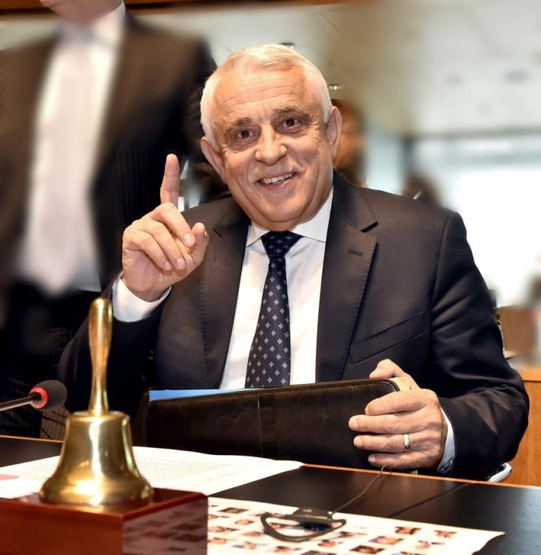Ironia ministrului Daea despre referendum: Cand apar inutilitati… le ocolesc