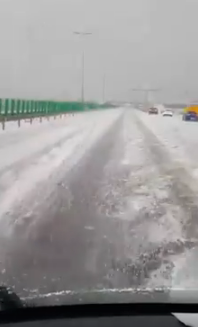 Covor de gheata pe Autostrada Soarelui, dupa o ploaie cu grindina